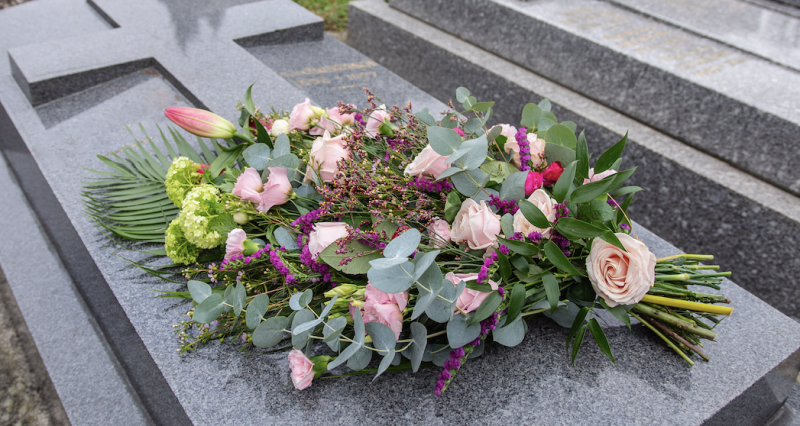 Gerbes à la Main pour Obsèques à Neuilly-sur-Seine par Fleurs d'Auteuil
