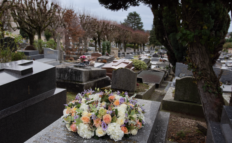 Couronnes de fleurs pour les obsèques – Livraison dans le 10e arrondissement de Paris