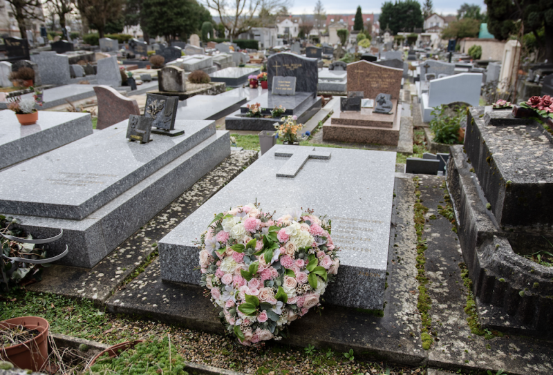Composition Florale en Forme de Cœur pour les Obsèques à Paris 2e Arrondissement - Fleurs d'Auteuil