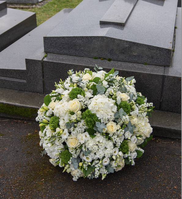 Acheter une composition florale pour rendre hommage : le coussin conique à Paris 15ème arrondissement