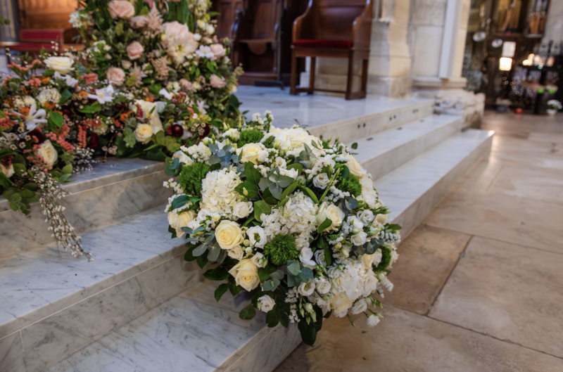 Coussins Ronds de Fleurs pour les Obsèques à Paris 15e Arrondissement - Fleurs d'Auteuil
