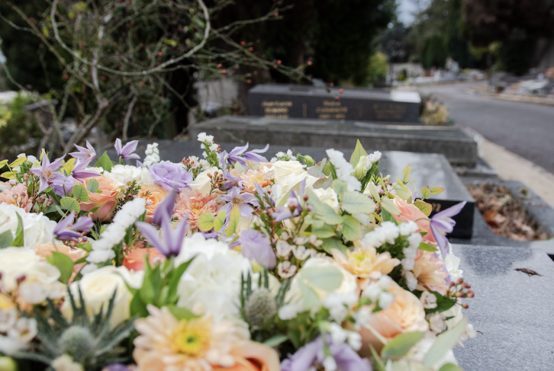 Couronnes de fleurs pour les obsèques – Livraison dans le 7e arrondissement de Paris