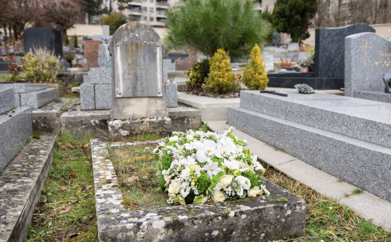 Coussins Carrés de Fleurs pour les Obsèques à Paris 2e Arrondissement - Fleurs d'Auteuil