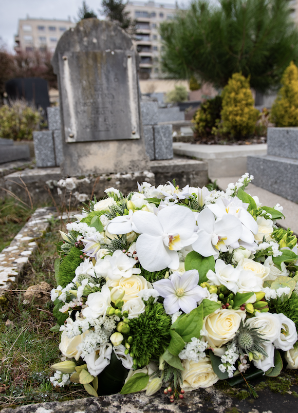Coussins Carrés de Fleurs pour les Obsèques à Paris 4e Arrondissement - Fleurs d'Auteuil