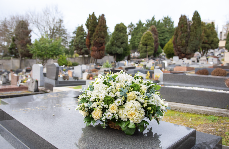 Coussins Ronds de Fleurs pour les Obsèques à Paris 5e Arrondissement - Fleurs d'Auteuil