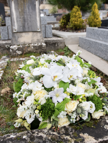 Coussins Carrés de Fleurs pour les Obsèques à Paris 6e Arrondissement - Fleurs d'Auteuil