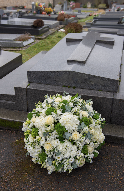 Coussins Ronds de Fleurs pour les Obsèques à Paris 6e Arrondissement - Fleurs d'Auteuil