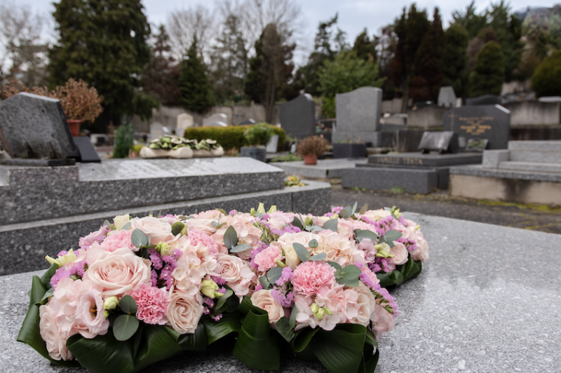 Croix de Fleurs pour les Obsèques à Paris 2e Arrondissement - Fleurs d'Auteuil
