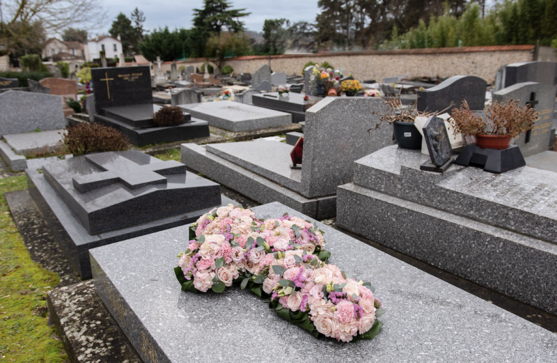 Croix de Fleurs pour les Obsèques à Paris 3e Arrondissement - Fleurs d'Auteuil