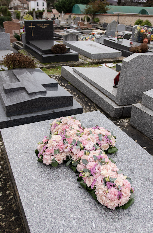 Croix de Fleurs pour les Obsèques à Paris 5e Arrondissement - Fleurs d'Auteuil