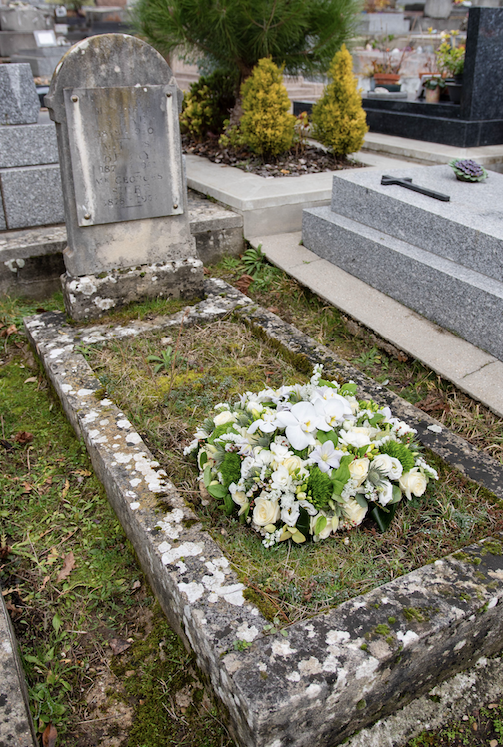 Coussins Carrés de Fleurs pour les Obsèques à Paris 1er Arrondissement - Fleurs d'Auteuil
