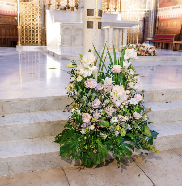 Trouver une composition de fleurs pour fleurir le devant d'une tombe à Paris 16ème proche de Neuilly sur Seine