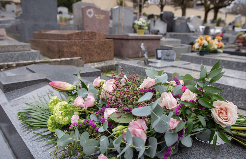 Gerbes à la Main pour Obsèques à Paris 14e