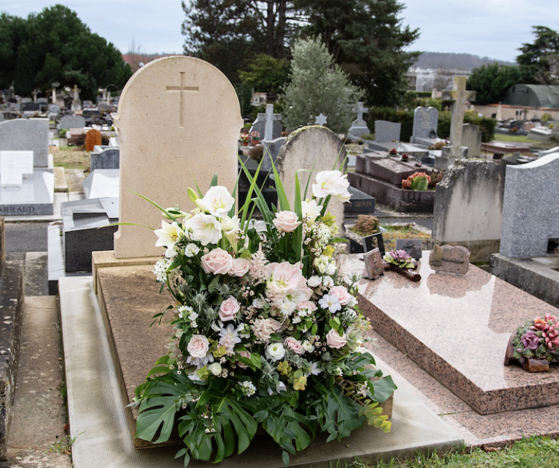 Devants de Tombe Fleuris à Paris 19e Arrondissement par Fleurs d’Auteuil