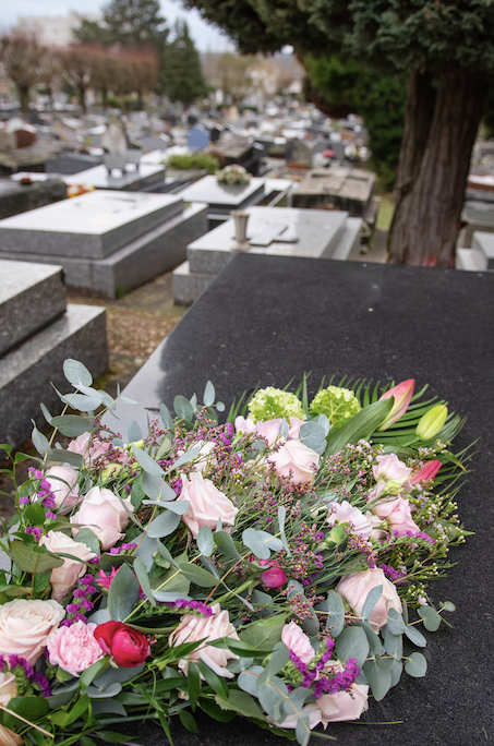 Gerbes à la main pour les obsèques – Livraison dans le 20e arrondissement de Paris