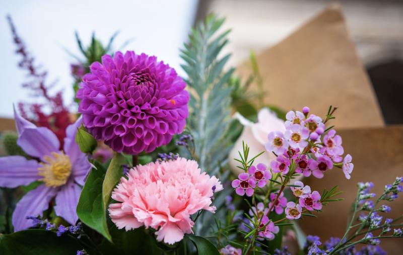 Roses à la Pièce pour les Obsèques à Paris 16e – Fleurs d'Auteuil