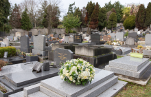 Notre zone d'activité pour ce service Devis pour la création de coussins de deuil rond et moderne