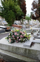 Notre zone d'activité pour ce service Couronne de fleurs en forme de croix pour fleurir une tombe