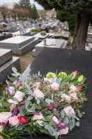 Notre zone d'activité pour ce service Fleurir une tombe avec un bouquet de chrysanthèmes 