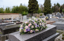 Notre zone d'activité pour ce service Fleurir une tombe avec un bouquet de chrysanthèmes 